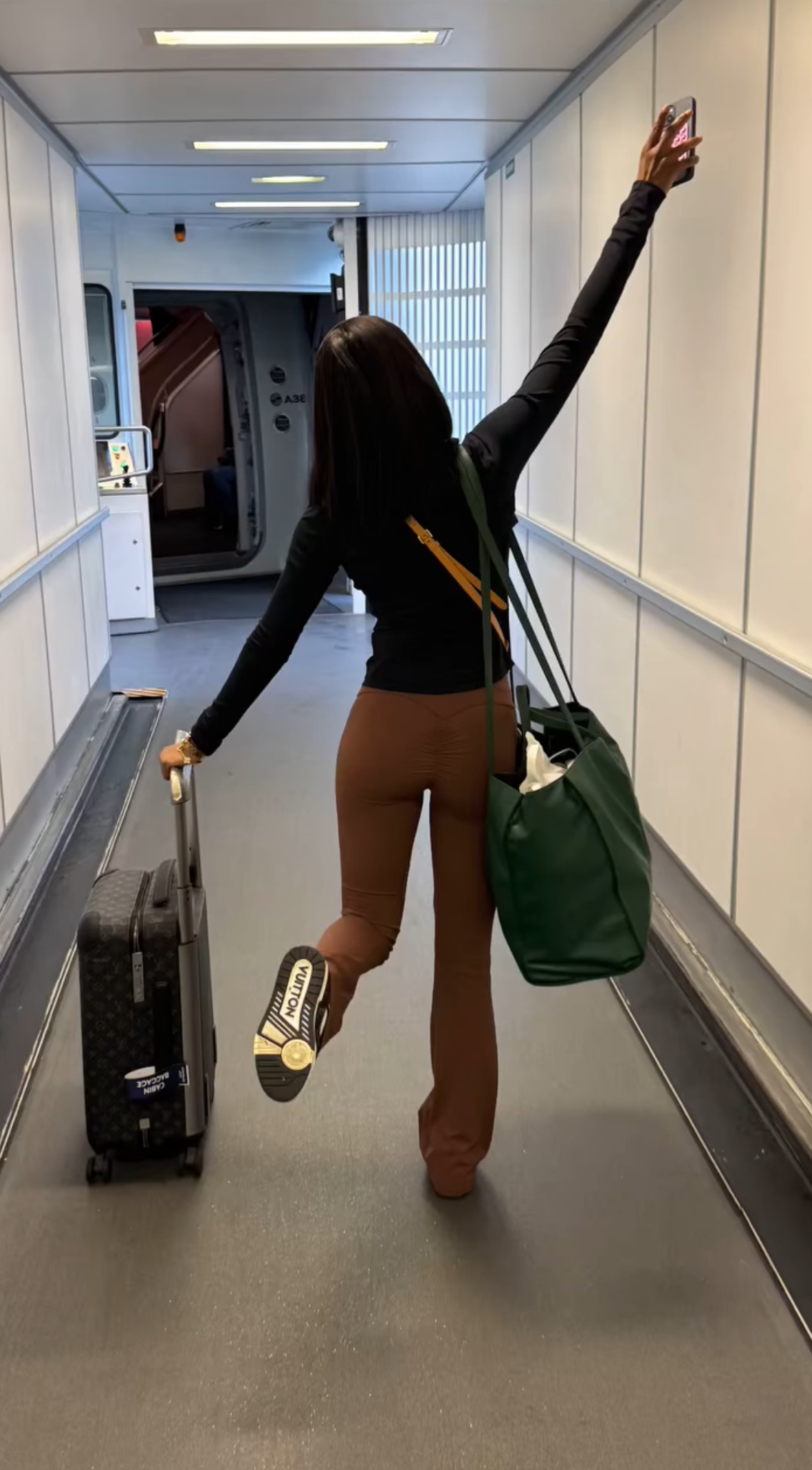 KYKS outfit worn in motion, modern silhouette combining everyday comfort and refined style.